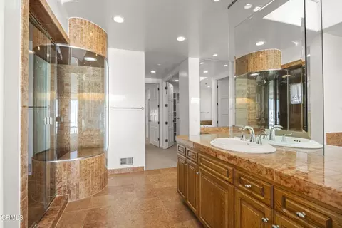 Bath - 1045 Mandalay Beach Rd, Oxnard, CA 93035 photo 1 of 11