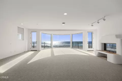 Living - 1045 Mandalay Beach Rd, Oxnard, CA 93035 photo 9 of 13
