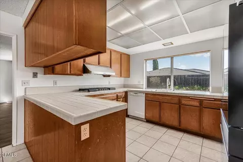 Kitchen - 244 Deerwalk, Thousand Oaks, CA 91320 photo 3 of 6
