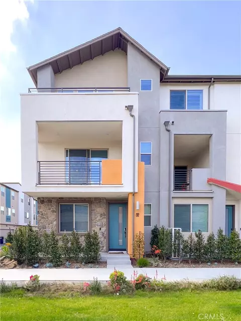 202 Pin Ln, Covina, CA 91723