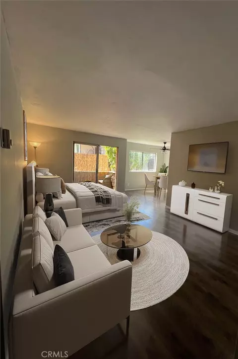 5400 Newcastle Ave #11, Encino, CA 91316
