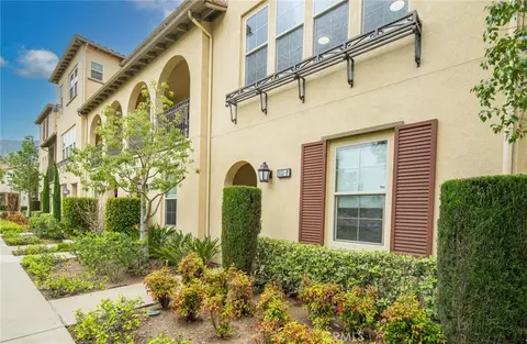 955 Sweetbriar Ln #F, Azusa, CA 91702