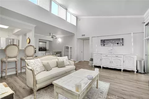 5325 Newcastle Ave #315, Encino, CA 91316