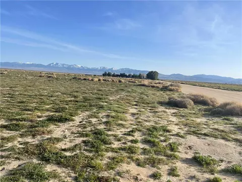 102 E Avenue M, Palmdale, CA 93591