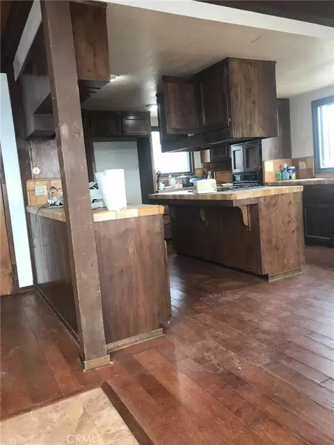 Kitchen - 23441 El Rancho Dr, Tehachapi, CA 93561 photo 2 of 2