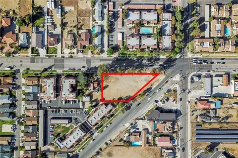 8916 Fontana Ave, Fontana, CA 92335