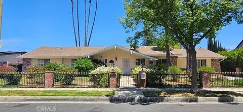23511 Berdon St, Woodland Hills, CA 91367