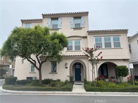 526 W Tribella Ct, Santa Ana, CA 92703