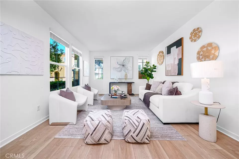 Living - 907 N Cornejo Way, Azusa, CA 91702 photo 1 of 2