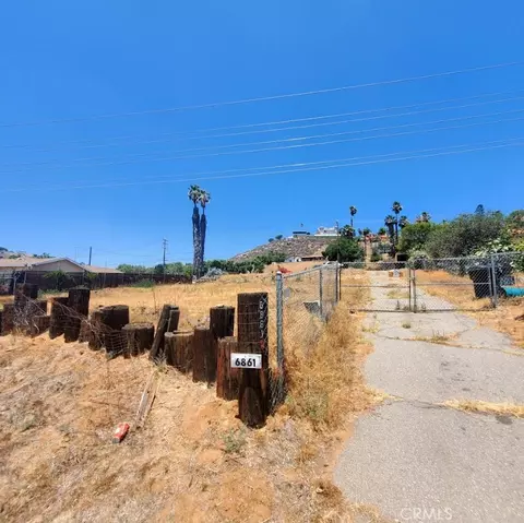 6861 Skyview Rd, Jurupa Valley, CA 92509