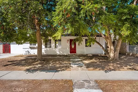 7237 Anatola Ave, Lake Balboa, CA 91406