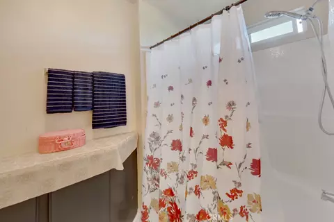 Bath - 43927 Fallon Dr, Lancaster, CA 93535 photo 3 of 4