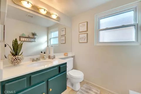 Bath - 43927 Fallon Dr, Lancaster, CA 93535 photo 1 of 4