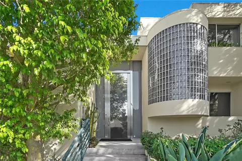 3016 Dona Susana Dr, Studio City, CA 91604