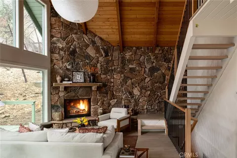 28443 Altamont Ct, Lake Arrowhead, CA 92352