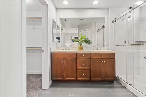 Bath - 543 Rockefeller, Irvine, CA 92612 photo 1 of 2