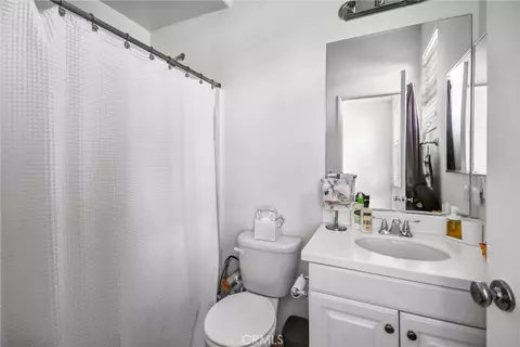 Bath - 827 E Promenade #E, Azusa, CA 91702 photo 3 of 3