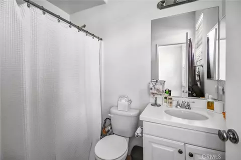 Bath - 827 E Promenade #E, Azusa, CA 91702 photo 3 of 3