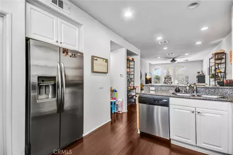 Kitchen - 827 E Promenade #E, Azusa, CA 91702 photo 2 of 3