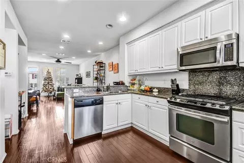 Kitchen - 827 E Promenade #E, Azusa, CA 91702 photo 3 of 3