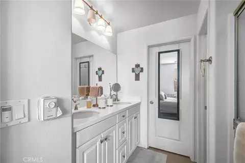 Bath - 827 E Promenade #E, Azusa, CA 91702 photo 2 of 3