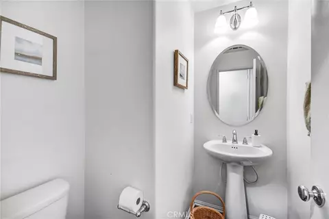 Bath - 827 E Promenade #E, Azusa, CA 91702 photo 1 of 3
