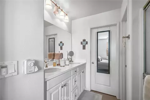 Bath - 827 E Promenade #E, Azusa, CA 91702 photo 2 of 3