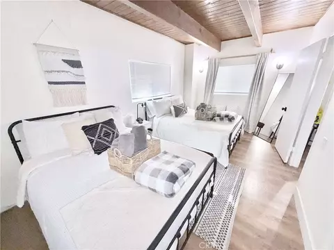 Bedroom - 27809 N Bay Rd, Lake Arrowhead, CA 92352 photo 2 of 5
