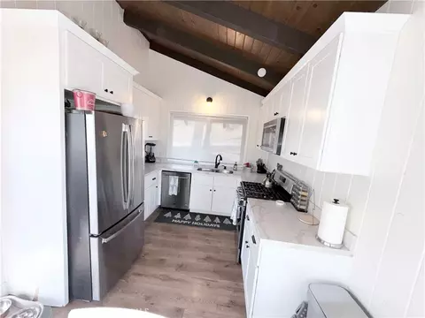 Kitchen - 27809 N Bay Rd, Lake Arrowhead, CA 92352 photo 2 of 2