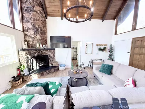 Living - 27809 N Bay Rd, Lake Arrowhead, CA 92352 photo 2 of 7
