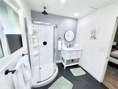 Bath - 27809 N Bay Rd, Lake Arrowhead, CA 92352 photo 2 of 4