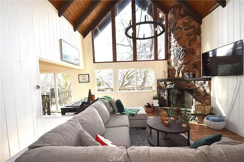 Living - 27809 N Bay Rd, Lake Arrowhead, CA 92352 photo 4 of 7