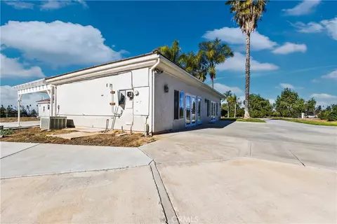 Exterior - 2540 Monroe St, Riverside, CA 92504 photo 5 of 6