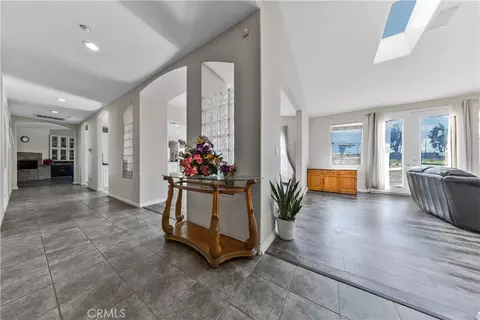 Entry Way - 2540 Monroe St, Riverside, CA 92504 photo 2 of 10