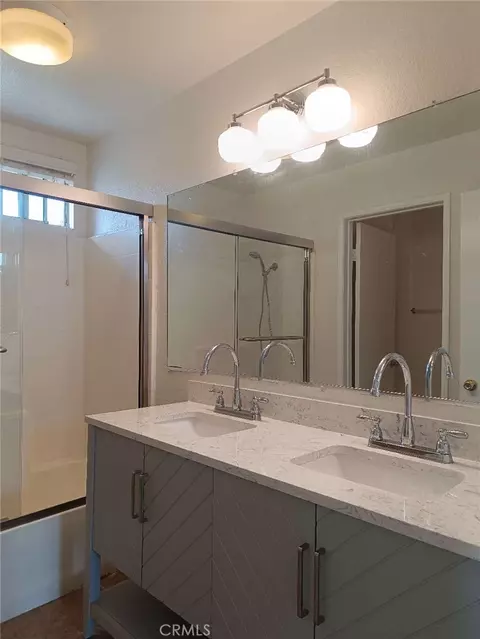 Bath - 32163 Cala Torrente, Temecula, CA 92592 photo 2 of 3