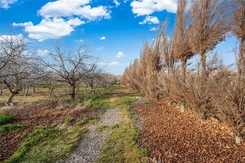 Exterior - 31516 Clay River Rd, Barstow, CA 92311 photo 9 of 13