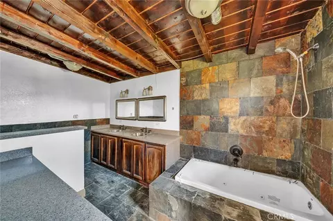 Bath - 31516 Clay River Rd, Barstow, CA 92311 photo 6 of 7