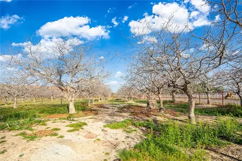 Exterior - 31516 Clay River Rd, Barstow, CA 92311 photo 6 of 13