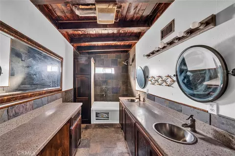Bath - 31516 Clay River Rd, Barstow, CA 92311 photo 2 of 7