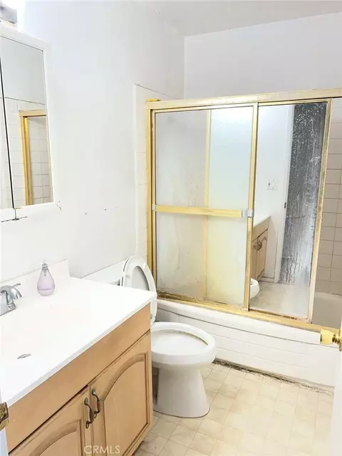Bath - 1777 Mitchell Ave #92, Tustin, CA 92780 photo 2 of 2