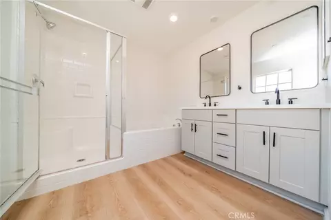 Bath - 453 Cimarron Dr, Perris, CA 92570 photo 1 of 5