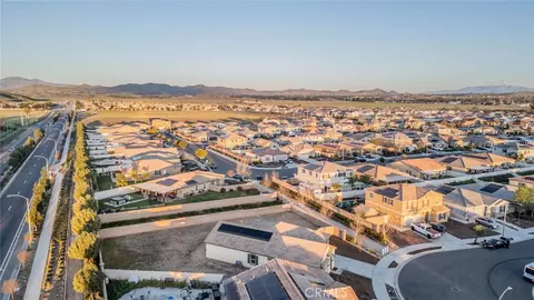 View/Area - 453 Cimarron Dr, Perris, CA 92570 photo 2 of 4