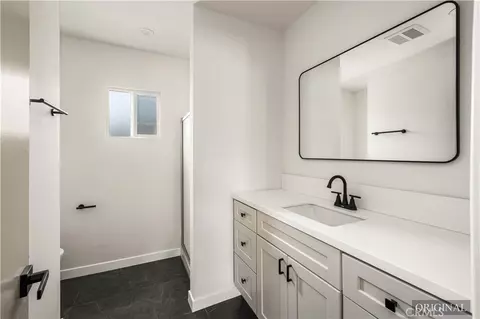 Bath - 501 S Pearl, Compton, CA 90221 photo 6 of 6