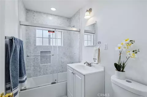 Bath - 501 B, Needles, CA 92363 photo 2 of 3