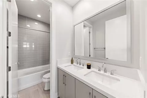 Bath - 585 Patten Ave, Placentia, CA 92870 photo 3 of 3