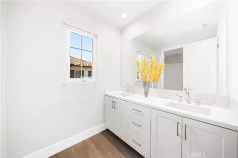 Bath - 117 Donati, Irvine, CA 92602 photo 3 of 4