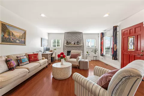 2389 Mayfield Ave, Montrose, CA 91020