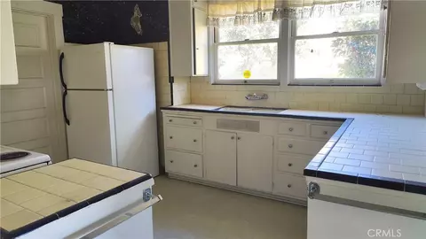 Kitchen - 425 E 24th, Upland, CA 91784 photo 2 of 4