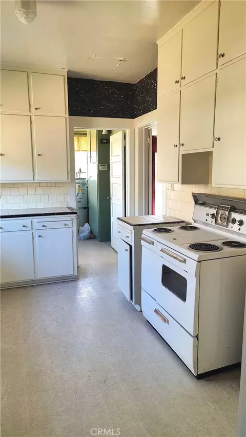 Kitchen - 425 E 24th, Upland, CA 91784 photo 3 of 4