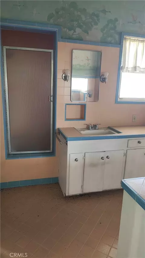 Bath - 425 E 24th, Upland, CA 91784 photo 2 of 4
